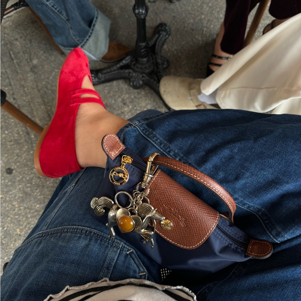 Red flags - Picture 2 of 2